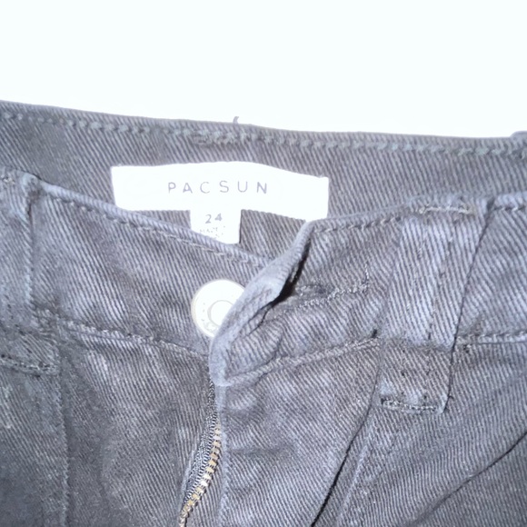 Black Jean Cargo Pants. Right fit. - Picture 5 of 6